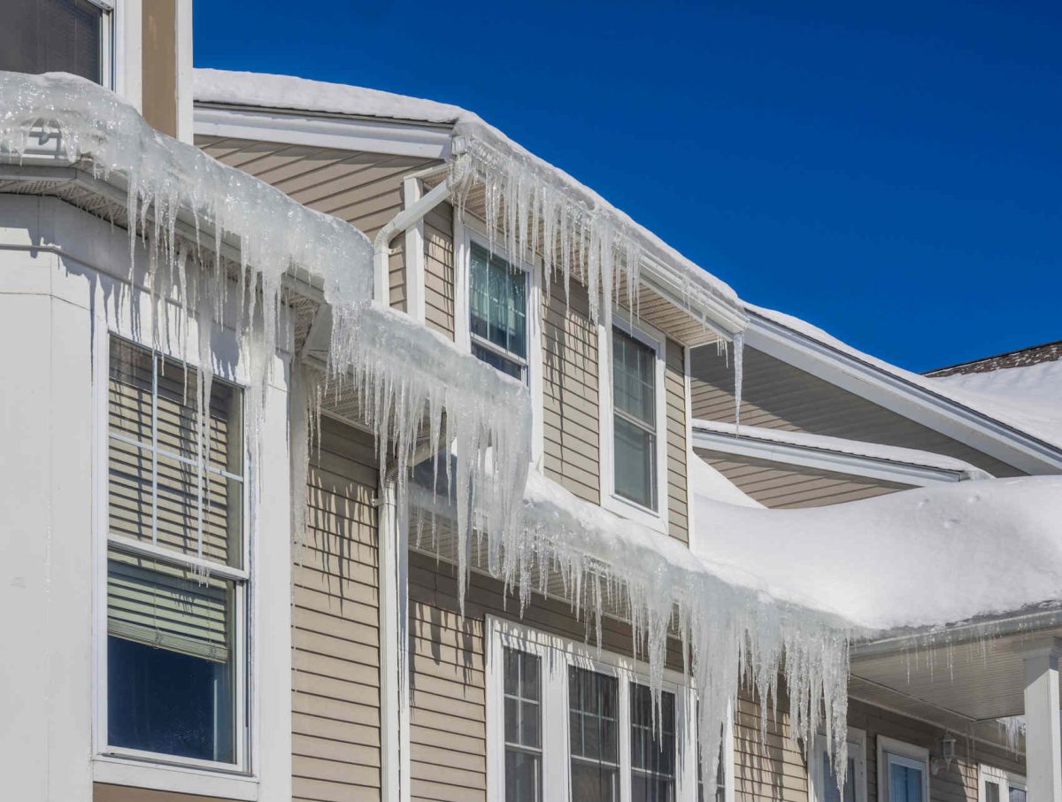 accumulation de glace dans gouttières